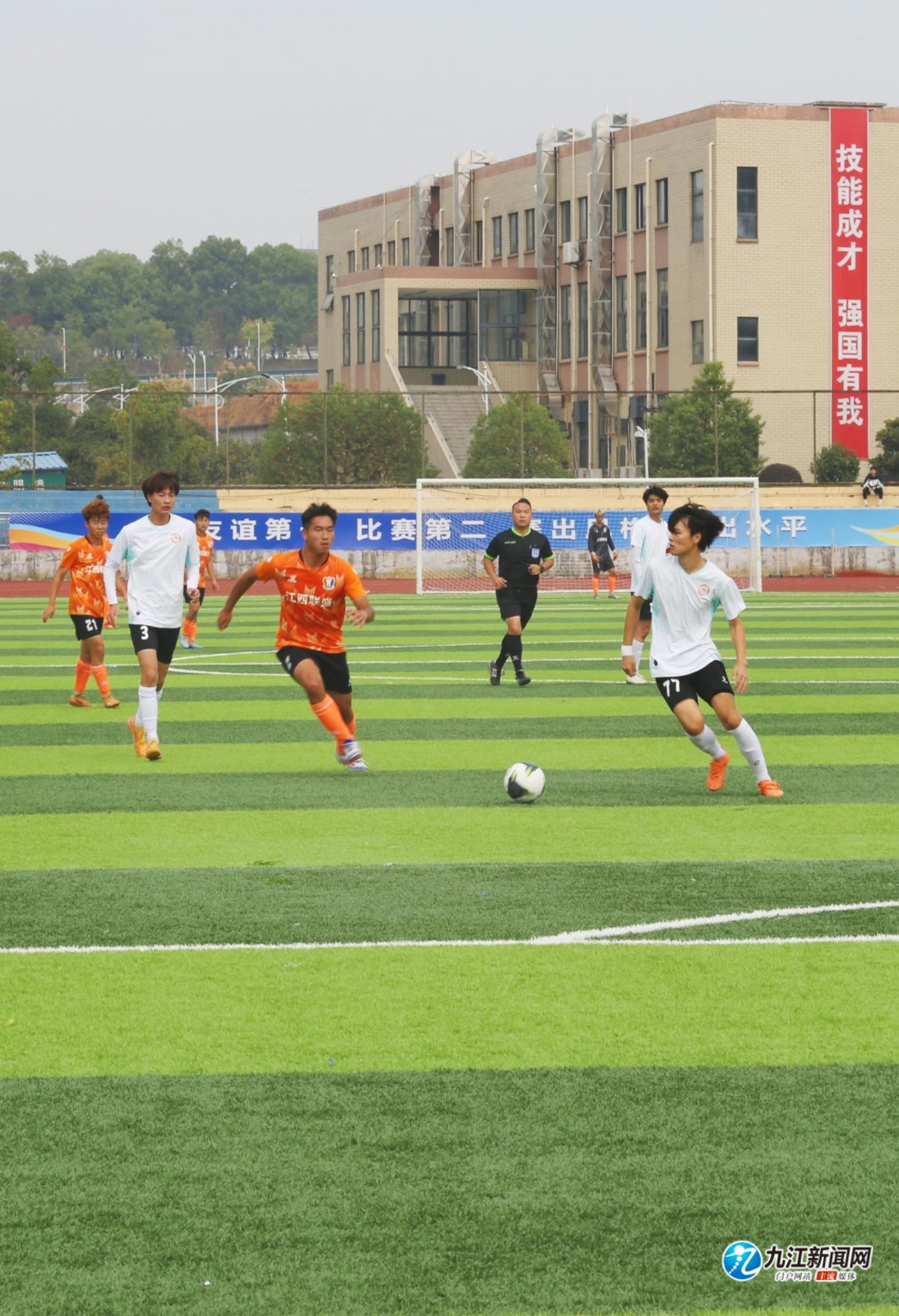 队格外引人 队格外引人