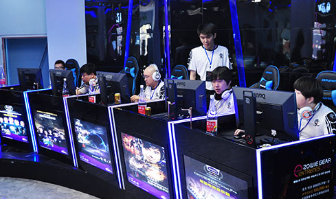 推动网球的 推动网球的