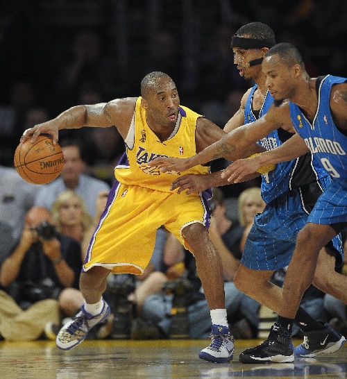 周琦到底去哪？篮协干着急 新疆不差钱 首钢遇难题