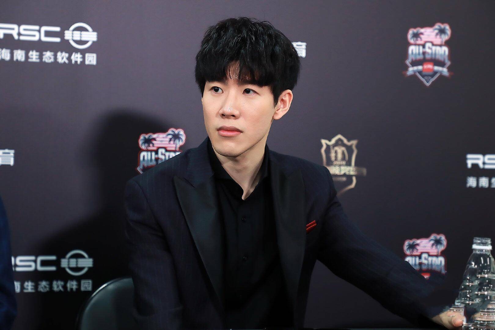 29岁状元放弃NBA！西蒙斯转行打游戏，赚得2亿美元