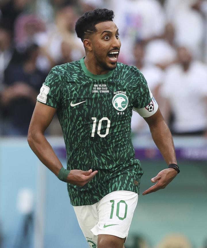 中国男篮积极备战淘汰赛潜在对手韩国队 教练组安排队员进行快速折返跑练习