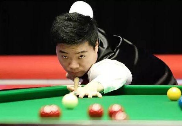 愿无大碍！东契奇被迪文琴佐犯规腰部受伤 提前返回更衣室